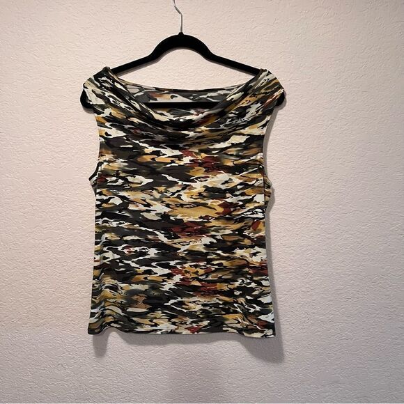 Cute Military Top perfect for work or out on the town! - Picture 2 of 4